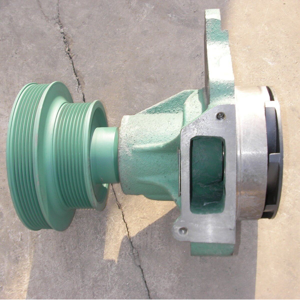 200V06500-6694重汽曼发动机水泵总成200V06500-6694