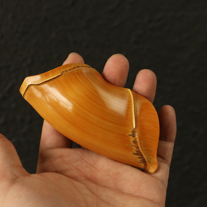 精品纯手工精磨天然竹背形龟甲竹手把件龟雕小茶则竹把玩小茶荷