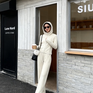 依凡芙时尚减龄加绒卫衣套装2026超火一整套穿搭运动慵懒风修身女