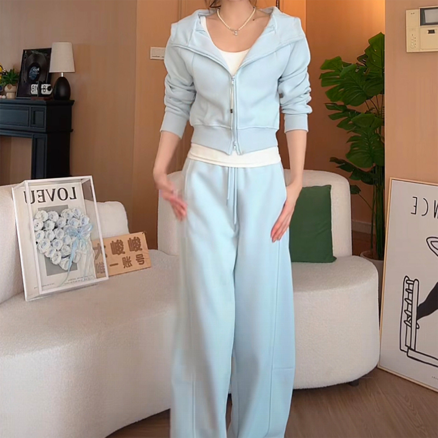 依凡芙2026春装棉质休闲运动套装女时尚短款连帽卫衣阔腿裤两件套