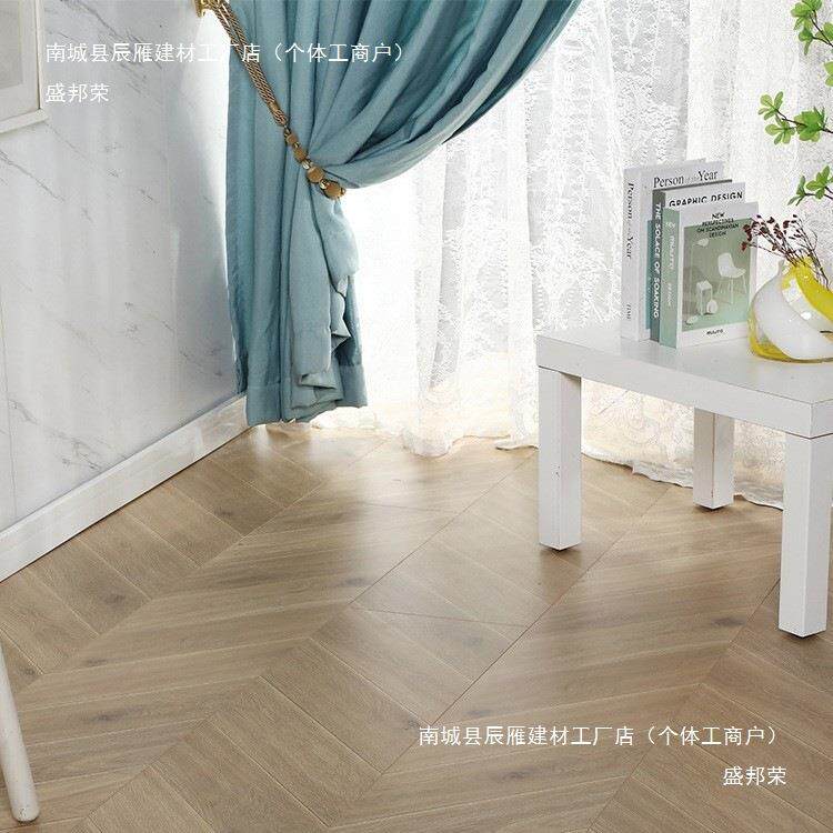 奶油风黄色家用鱼骨纹人字拼强化复合木地板轻奢简约工装展厅地板