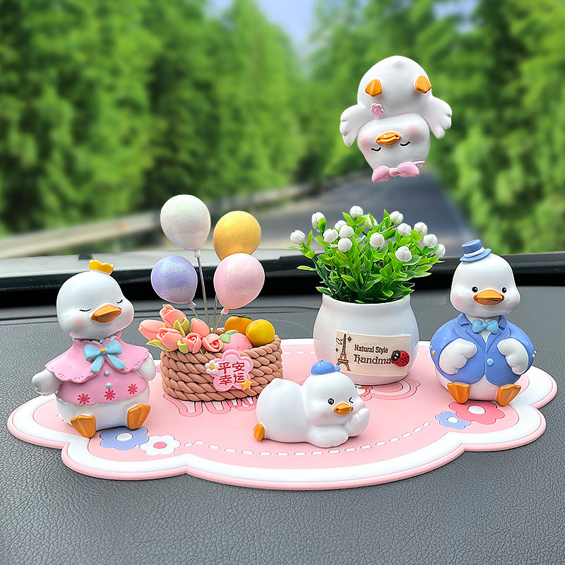 momo鸭汽车内饰用品高档创意可爱女士车载车上装饰品摆件2022新款