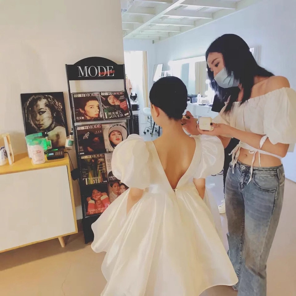 2026新款儿童礼服缎面女童大泡泡袖公主礼服气质名媛露背蓬蓬连衣