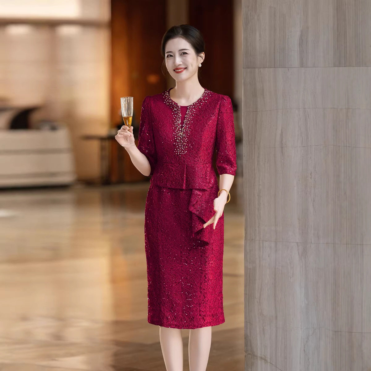 2026新款春妈妈礼服蕾丝杏粉红色婚庆婚宴喜婆婆连衣裙高
