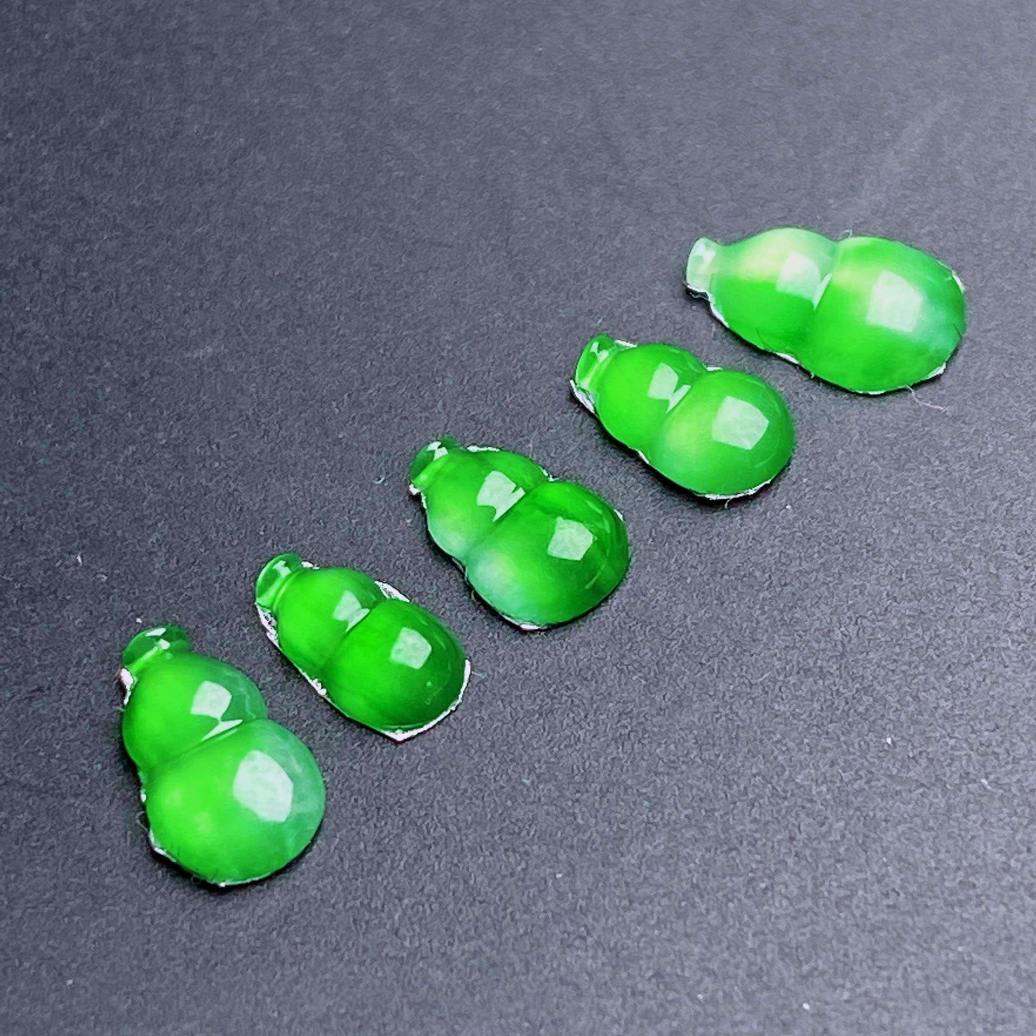 缅甸天然翡翠a货冰阳绿葫芦一手裸石fxj8.4-5.6-2.2mm 小7-3.7-2m