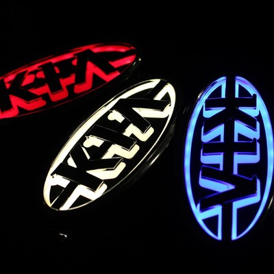 适用于5D起亚车标亮灯福瑞迪赛拉图K5索兰托后尾标志发光led改装