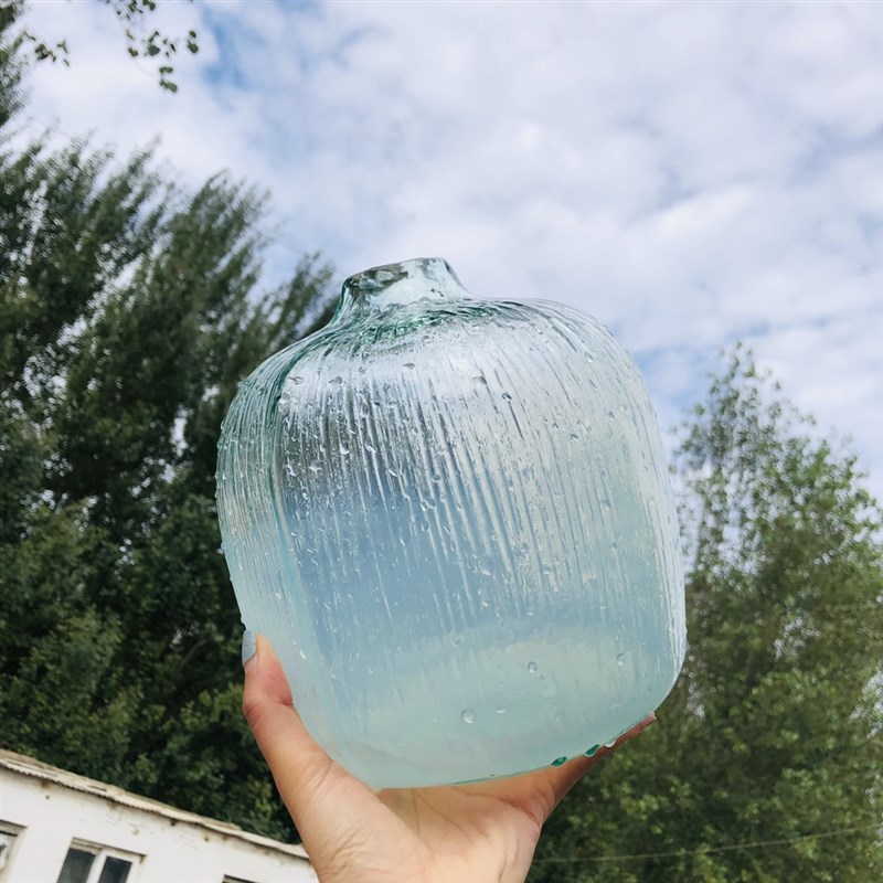 手工制作雾翠绿渐变色玻璃花瓶小口径大肚马醉木吊钟雾面渐变花器图片