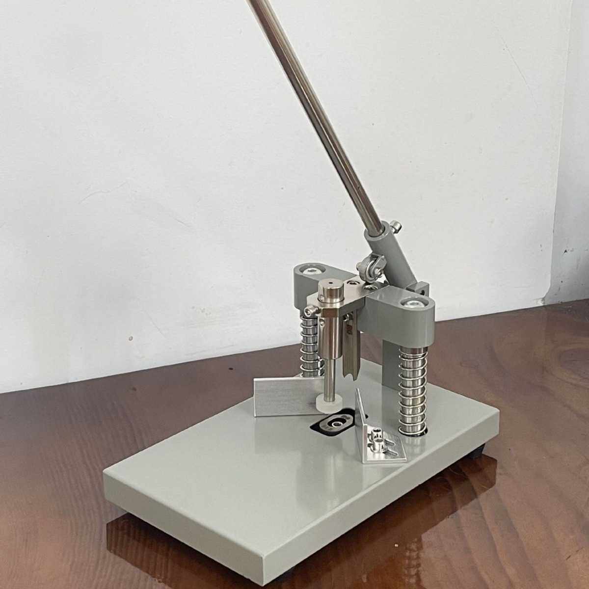 专业生产圆角机 刀片 相册名片铭牌吊牌屏幕保护模切圆角机