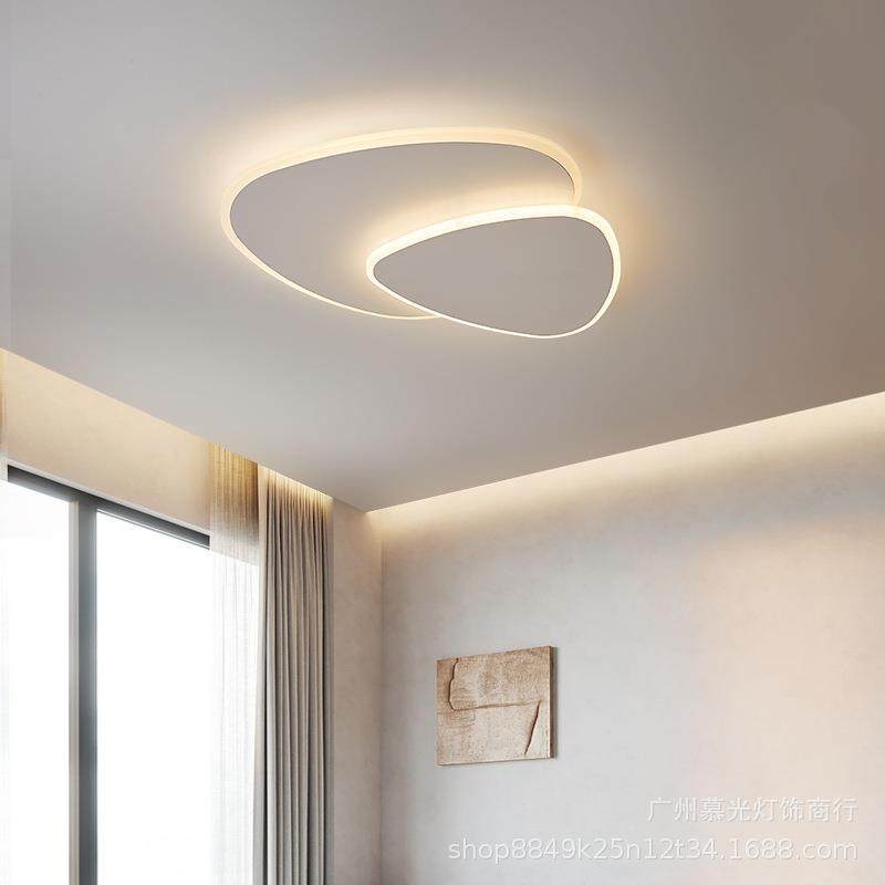 卧室灯北欧简约现代2021年新款主卧房间灯吸顶灯温馨浪漫心形灯具