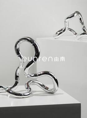 简约现代艺术树脂抽象扭环形摆件样板房间客厅茶几书桌面软装饰品