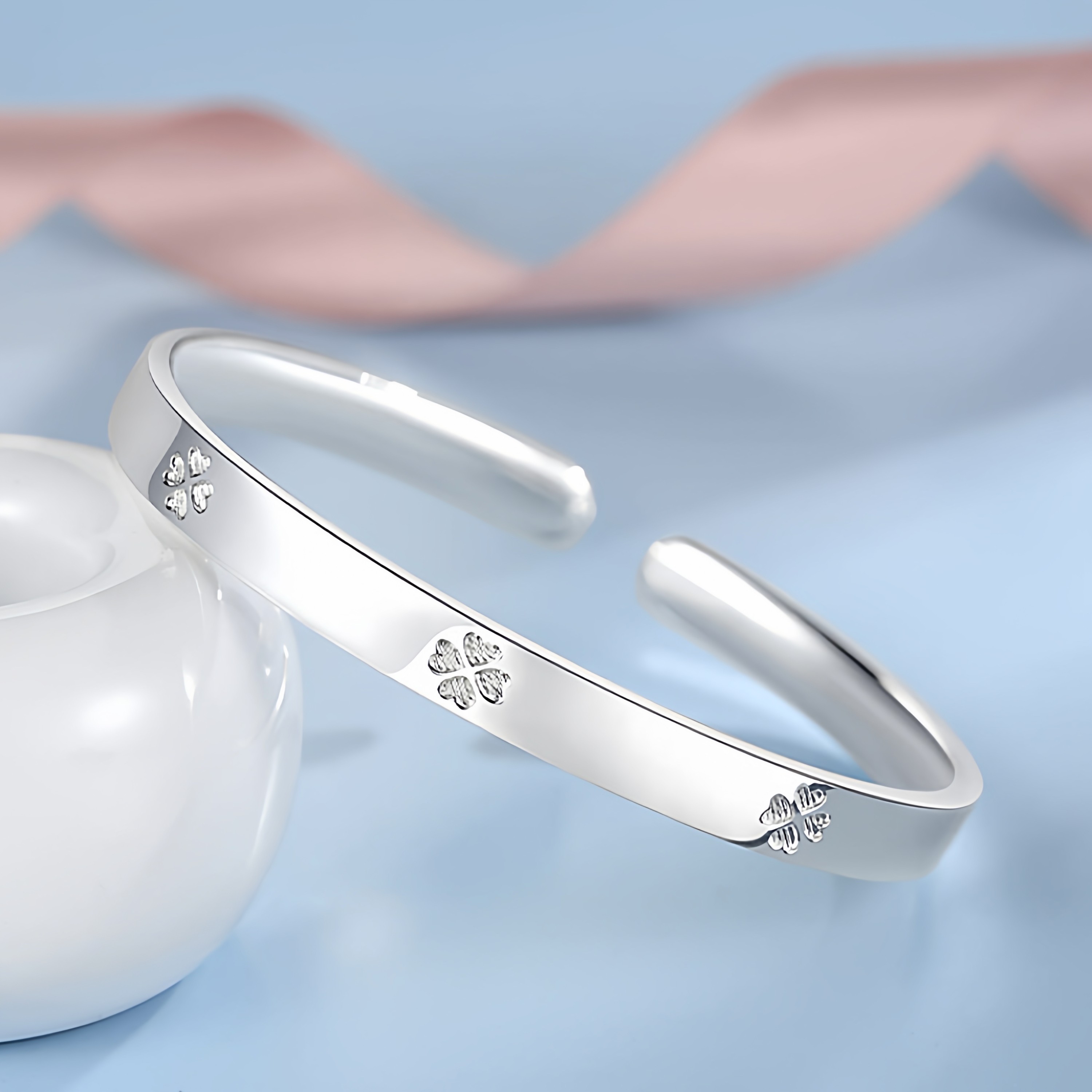 新款小众宫廷风手镯女送礼送礼盒包装可调节大小实心推拉新年礼物