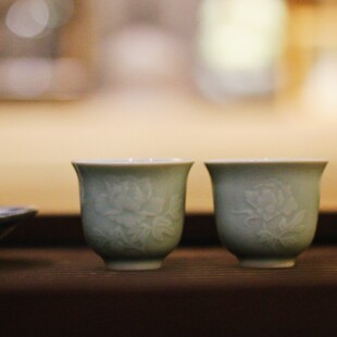 半闲甄选龙泉青瓷80年代手刻牡丹纹品茗杯宋韵唇感如玉茶杯老茶器