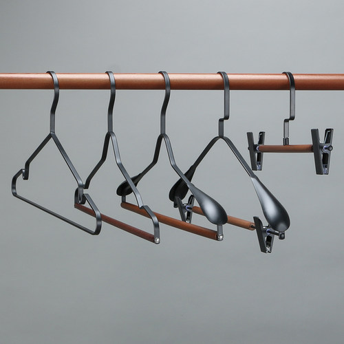 烤漆衣架金属铁艺宽肩衣架阳台晾晒家用衣橱高端西服大衣无痕挂架