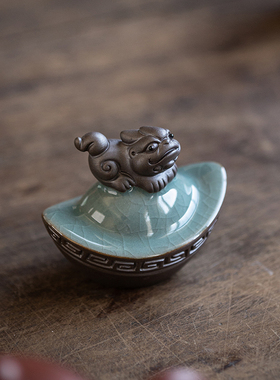陶瓷小貔貅茶宠摆件哥窑手工把玩钳子元宝可养茶玩创意茶台装饰品