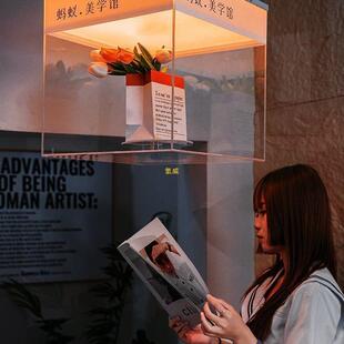 网红鲜花美甲店拍照装饰亚克力置物展示旋转灯箱广告牌门头灯铆钉