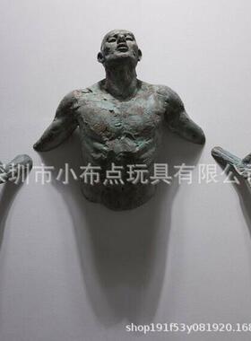 玻璃钢树脂电镀仿铜抽象穿墙人物艺术雕塑客厅酒店室内外墙壁挂件