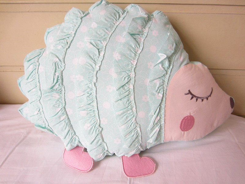 萌物 新房靠垫抱枕 床头靠枕床上用品家居汽车休息午睡枕 刺猬鱼