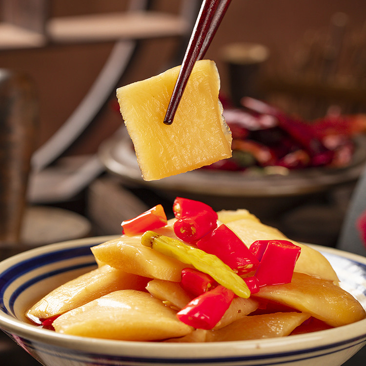 手工美食嘎嘣脆萝卜皮泡菜坛子萝卜皮酸辣泡椒竹笋片即食下饭菜