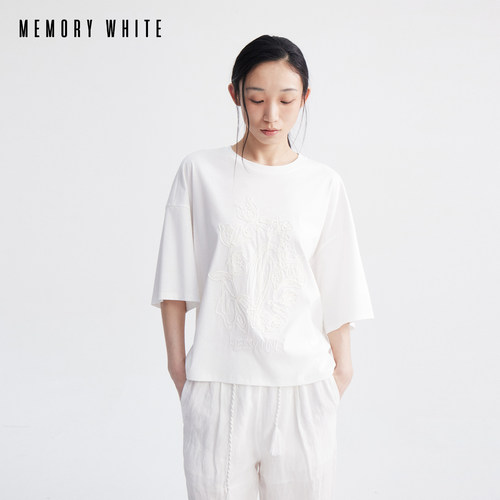 MEMORY WHITE 艺术家灵感双面丝光棉盘线绣花圆领中袖T恤上衣女款