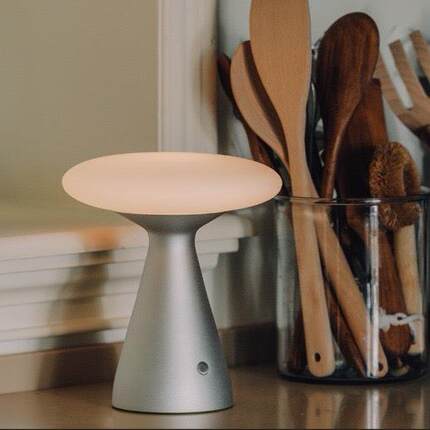 设计师新款中古风小台灯卧室床头客厅书房吊灯简约现代个性玻璃灯