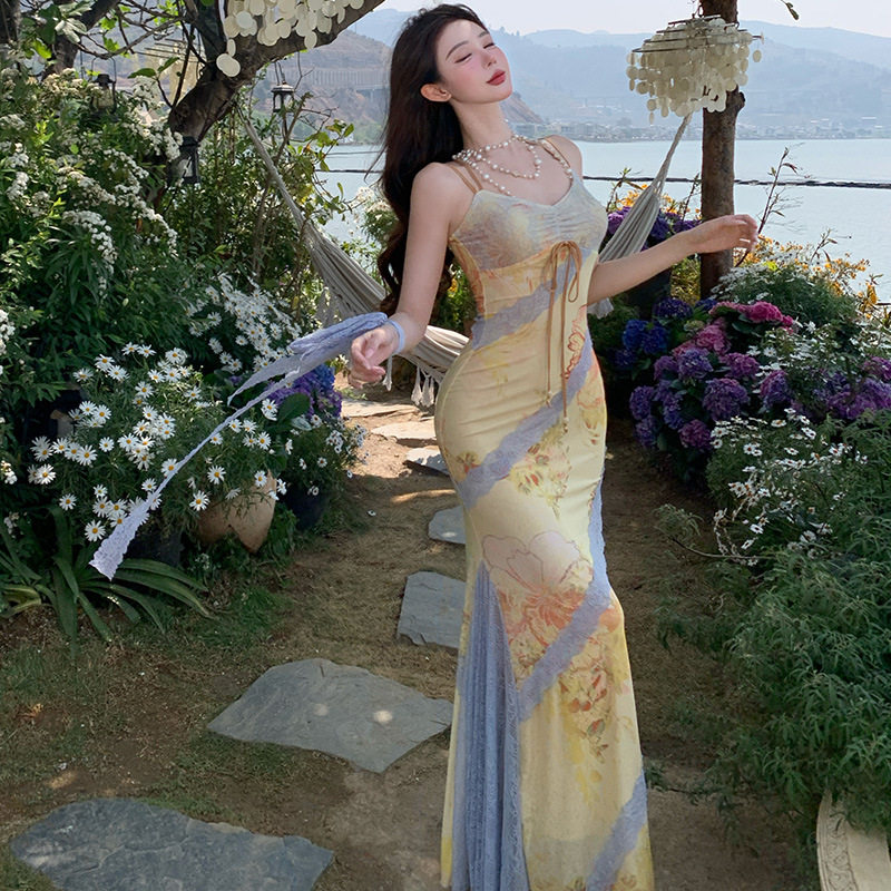 2026新款纯欲碎花蕾丝鱼尾吊带连衣裙女夏度假绝美包臀裙子长裙高