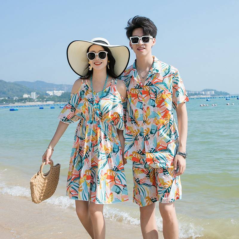 2026新款不一样的亲子装夏天一家三口四口套装海边度假母女连衣裙