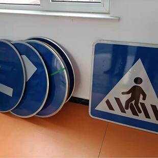 反光防护桩交通标志牌、喷塑三波护栏板、限高喷塑门式钢支架厂家