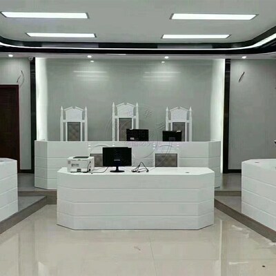 白色烤漆少年法庭桌椅智慧家事法庭桌无纸化法官桌自动法院办公桌