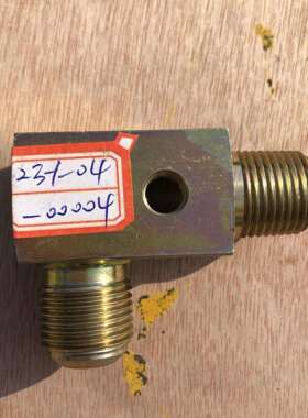 山推SD42推土机配件直供终端：23Y-04-00004弯头