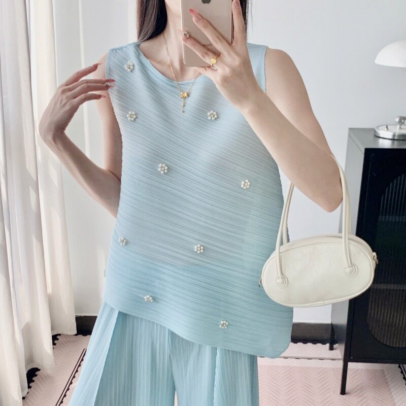 三宅风褶皱钉珠无袖圆领T恤女图片