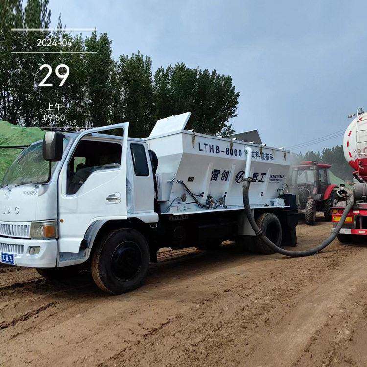 工程灰料撒灰车道路施工粉料撒布机铺撒均匀厚度可调