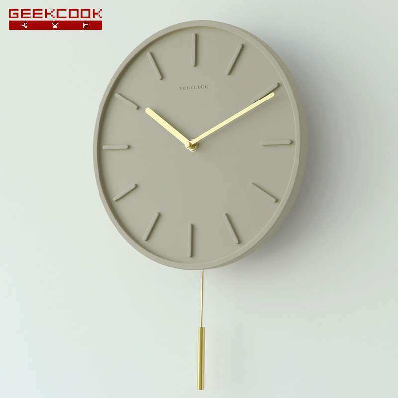 水泥工艺品摇摆静音挂钟加工生产，清水水泥表面植绒工艺装饰座钟