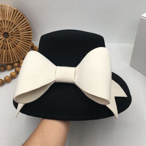 British socialite Hepburn wind small big brim  fashion show