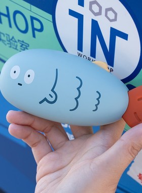 MUID  Fish Hand Warmer 摸鱼充电暖手宝 随时取暖 4800mAh 2in1