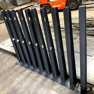 碳钢玻璃雨棚支架定制不锈钢牛腿挑梁满焊雨棚钢梁工字H型钢结构