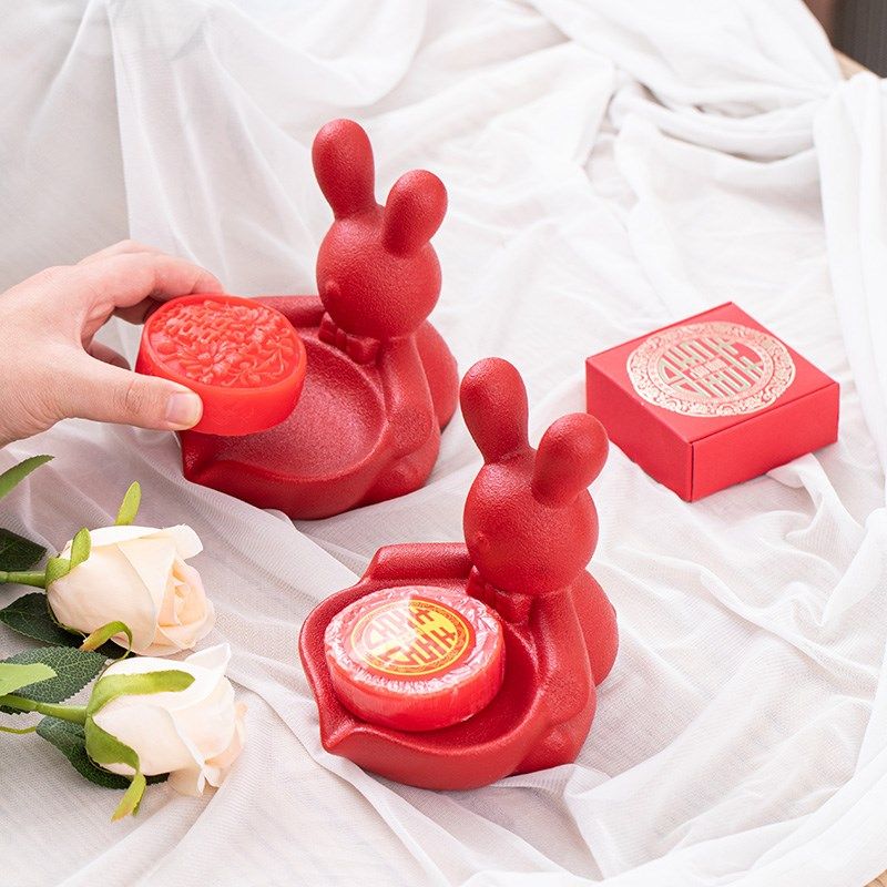 结婚创意香皂盒沥水不积水皂托陶瓷磨砂红色家用肥皂碟免打孔皂架