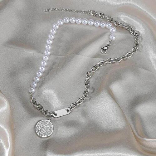 Niche light luxury clavicle chain Celi titanium steel asymme