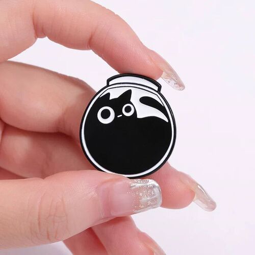 Cute Cat 4-6pcs/Set Enamel Pins Black Fluid Cat Brooches Lap