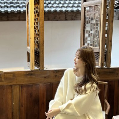 白色温柔背后扣子单排扣宽松毛衣半身裙一整套初冬穿搭女