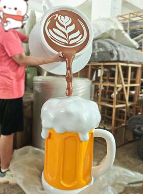 红大型啤酒杯网型模仿发光真雕塑咖啡店铺门口打卡墙壁pijiubei装