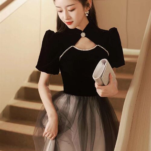Black evening dress usually can wear birthday host performan