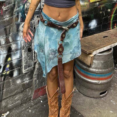 Fashionable leather rivet buckle belt时尚皮革铆钉针扣皮带女