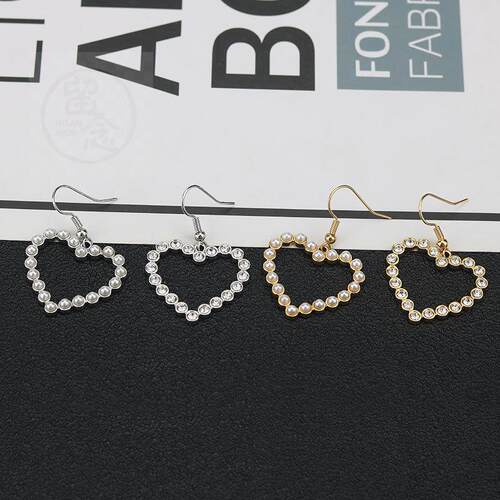 。Fashion temperament peach heart shaped diamond inlaid copp