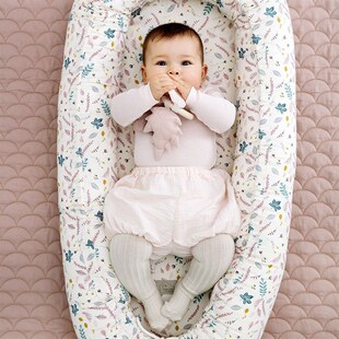 Baby bed bed bed uterus bionic bed portable pad can be remov