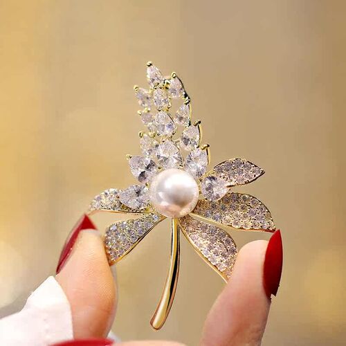 Tmall maple leaf super flash zircon corsage female ins tide
