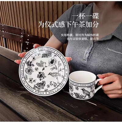 Ins  And White Small ffee Pot With Cups And Saucers Ink Styl