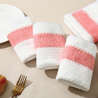 Oil-absorbent, lint-free coral fleece cleaning cloth, suitab