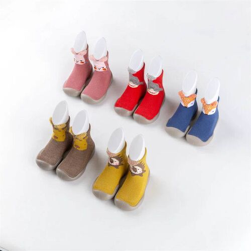 Spring and Fall Models of Childrens Walking Shoes Floor Soc