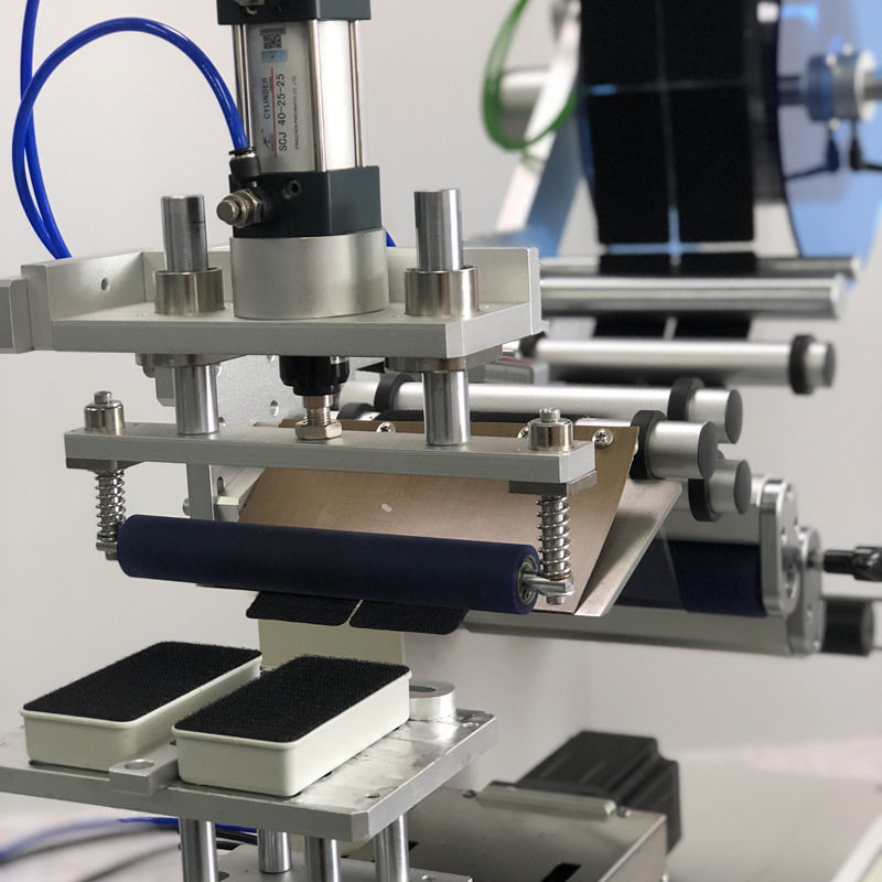 手机后盖镜片贴膜机 高精度半自动贴标签机 平面弧面滚贴