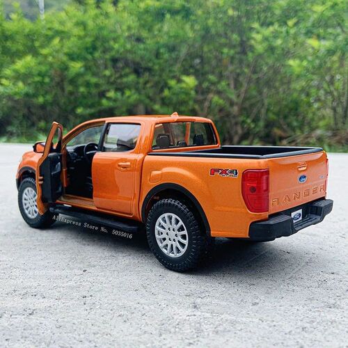 Maisto 1:27 2024 Ford Raptor Pickup Truck Die casting Simula